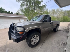 Used 2001  Chevrolet Silverado 2500 4WD Reg Cab HD at Carrikers Auto Outlet near Oskaloosa&comma; IA