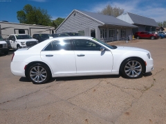 Used 2019 Chrysler 300 4d Sedan RWD Limited at Carrikers Auto Outlet near Oskaloosa, IA
