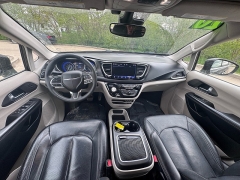 Used 2022  Chrysler Pacifica Touring L FWD at Carrikers Auto Outlet near Oskaloosa&comma; IA