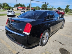 Used 2016  Chrysler 300 4d Sedan Limited AWD at Carrikers Auto Outlet near Oskaloosa&comma; IA