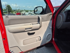 Used 2007  Chevrolet Silverado 1500 4WD Reg Cab WT LB at Carrikers Auto Outlet near Oskaloosa&comma; IA