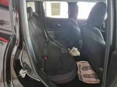 Used 2019  Jeep Renegade 4d SUV 4WD Latitude Altitude at Carrikers Auto Outlet near Oskaloosa&comma; IA