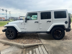 Used 2018  Jeep Wrangler JK Unlimited 4d SUV 4WD Sahara Altitude at Carrikers Auto Outlet near Oskaloosa&comma; IA