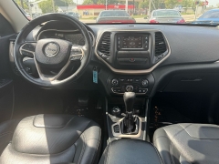 Used 2015  Jeep Cherokee 4d SUV 4WD Latitude V6 at Carrikers Auto Outlet near Oskaloosa&comma; IA