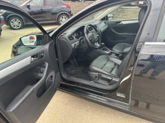 Used 2013  Volkswagen Jetta 4d Sedan SE Auto&sol;PZEV at Carrikers Auto Outlet near Oskaloosa&comma; IA