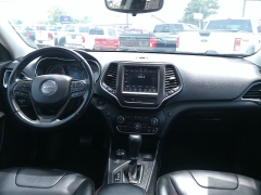Used 2019 Jeep Cherokee 4d SUV 4WD Trailhawk 3.2L at Carrikers Auto Outlet near Oskaloosa, IA