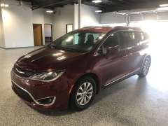 Used 2018  Chrysler Pacifica 4d Wagon Touring L at Carrikers Auto Outlet near Oskaloosa&comma; IA