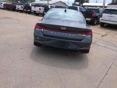 Used 2021 Hyundai Elantra SEL IVT at Carrikers Auto Outlet near Oskaloosa, IA