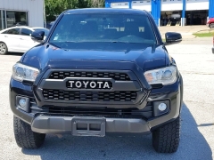 Used 2017  Toyota Tacoma 4WD Double Cab TRD Off-Road Auto at Carrikers Auto Outlet near Oskaloosa&comma; IA