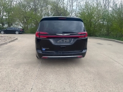 Used 2022  Chrysler Pacifica Touring L FWD at Carrikers Auto Outlet near Oskaloosa&comma; IA