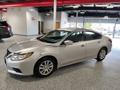 Used 2018  Nissan Altima 4d Sedan 2&period;5L S at Carrikers Auto Outlet near Oskaloosa&comma; IA