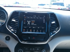 Used 2019 Jeep Cherokee 4d SUV 4WD Limited 3.2L at Carrikers Auto Outlet near Oskaloosa, IA