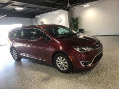 Used 2018  Chrysler Pacifica 4d Wagon Touring L at Carrikers Auto Outlet near Oskaloosa&comma; IA