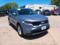 Used 2022 Kia Sorento LX FWD at Carrikers Auto Outlet near Oskaloosa, IA