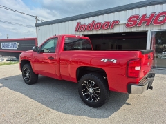 Used 2007  Chevrolet Silverado 1500 4WD Reg Cab WT LB at Carrikers Auto Outlet near Oskaloosa&comma; IA