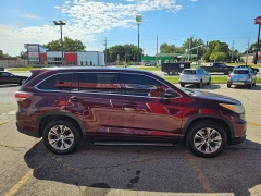 Used 2014  Toyota Highlander 4d SUV FWD XLE at Carrikers Auto Outlet near Oskaloosa&comma; IA