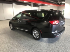 Used 2018  Chrysler Pacifica 4d Wagon Touring L Plus at Carrikers Auto Outlet near Oskaloosa&comma; IA