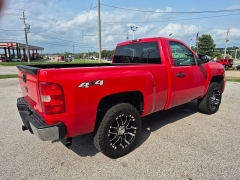 Used 2007  Chevrolet Silverado 1500 4WD Reg Cab WT LB at Carrikers Auto Outlet near Oskaloosa&comma; IA