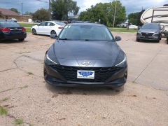 Used 2021 Hyundai Elantra SEL IVT at Carrikers Auto Outlet near Oskaloosa, IA