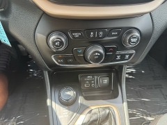 Used 2015  Jeep Cherokee 4d SUV 4WD Latitude V6 at Carrikers Auto Outlet near Oskaloosa&comma; IA