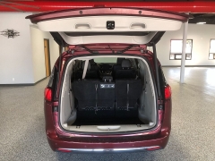 Used 2018  Chrysler Pacifica 4d Wagon Touring L at Carrikers Auto Outlet near Oskaloosa&comma; IA