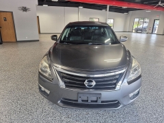 Used 2015  Nissan Altima 4d Sedan SL 2&period;5L at Carrikers Auto Outlet near Oskaloosa&comma; IA