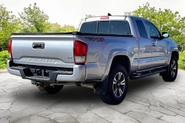 Used 2017  Toyota Tacoma 4WD Access Cab TRD Sport Auto at Carrikers Auto Outlet near Oskaloosa&comma; IA