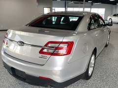 Used 2016  Ford Taurus 4d Sedan SEL V6 at Carrikers Auto Outlet near Oskaloosa&comma; IA