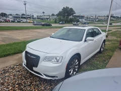  2015 Chrysler 300 4d Sedan Limited AWD at Carrikers Auto Outlet near Oskaloosa&comma; IA