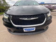Used 2022  Chrysler Pacifica Touring L FWD at Carrikers Auto Outlet near Oskaloosa&comma; IA