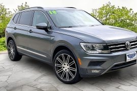 Used 2018  Volkswagen Tiguan 4d SUV SE at Carrikers Auto Outlet near Oskaloosa&comma; IA