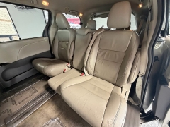 Used 2016  Toyota Sienna 4d Wagon XLE 7-Pass w&sol;Auto Access Seat at Carrikers Auto Outlet near Oskaloosa&comma; IA