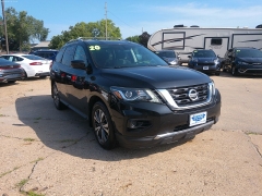 Used 2020 Nissan Pathfinder 4d SUV FWD S at Carrikers Auto Outlet near Oskaloosa, IA