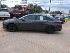 Used 2021 Hyundai Elantra SEL IVT at Carrikers Auto Outlet near Oskaloosa, IA