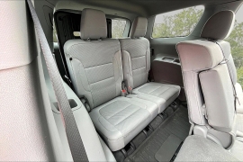 Used 2023  GMC Acadia AWD 4dr SLE at Carrikers Auto Outlet near Oskaloosa&comma; IA