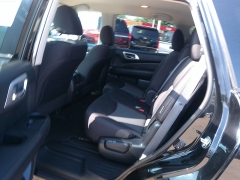 Used 2020 Nissan Pathfinder 4d SUV FWD S at Carrikers Auto Outlet near Oskaloosa, IA