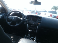 Used 2020 Nissan Pathfinder 4d SUV FWD S at Carrikers Auto Outlet near Oskaloosa, IA