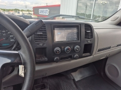 Used 2007  Chevrolet Silverado 1500 4WD Reg Cab WT LB at Carrikers Auto Outlet near Oskaloosa&comma; IA