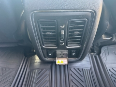Used 2012  Jeep Grand Cherokee 4d SUV 4WD Overland at Carrikers Auto Outlet near Oskaloosa&comma; IA
