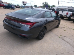 Used 2021 Hyundai Elantra SEL IVT at Carrikers Auto Outlet near Oskaloosa, IA
