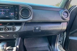 Used 2017  Toyota Tacoma 4WD Access Cab TRD Sport Auto at Carrikers Auto Outlet near Oskaloosa&comma; IA