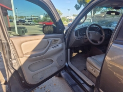 Used 2005  Toyota Sequoia 4d SUV RWD SR5 at Carrikers Auto Outlet near Oskaloosa&comma; IA