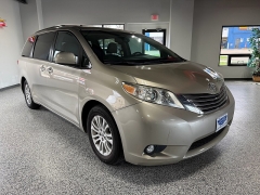  2016 Toyota Sienna 4d Wagon XLE 7-Pass w&sol;Auto Access Seat at Carrikers Auto Outlet near Oskaloosa&comma; IA