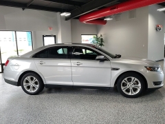 Used 2016  Ford Taurus 4d Sedan SEL V6 at Carrikers Auto Outlet near Oskaloosa&comma; IA
