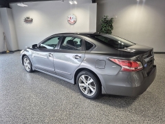 Used 2015  Nissan Altima 4d Sedan SL 2&period;5L at Carrikers Auto Outlet near Oskaloosa&comma; IA