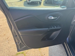 Used 2020  Jeep Cherokee 4d SUV 4WD Latitude Plus Altitude 2&period;0L at Carrikers Auto Outlet near Oskaloosa&comma; IA