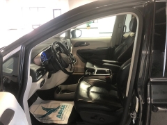 Used 2018  Chrysler Pacifica 4d Wagon Touring L Plus at Carrikers Auto Outlet near Oskaloosa&comma; IA