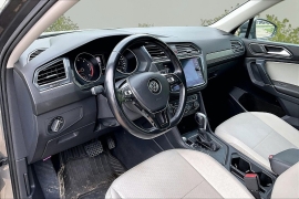 Used 2018  Volkswagen Tiguan 4d SUV SE at Carrikers Auto Outlet near Oskaloosa&comma; IA