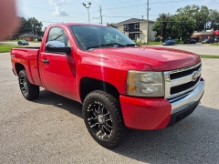 Used 2007  Chevrolet Silverado 1500 4WD Reg Cab WT LB at Carrikers Auto Outlet near Oskaloosa&comma; IA