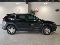 Used 2018  Jeep Cherokee 4d SUV 4WD Limited V6 at Carrikers Auto Outlet near Oskaloosa&comma; IA